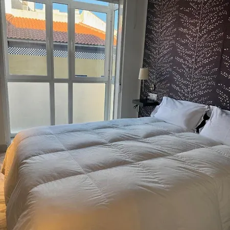 Victoria 32 Suite-3