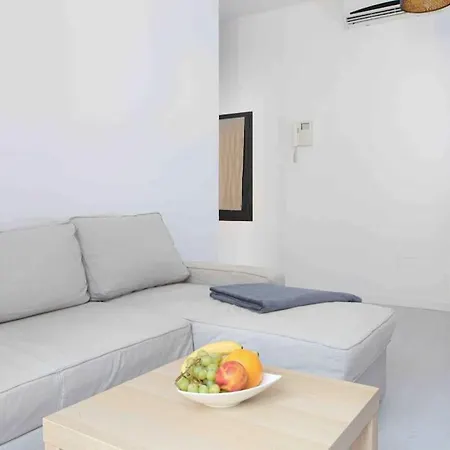 Stylish 2 Bedroom Apartment Next To Lamerced Plaza-3
