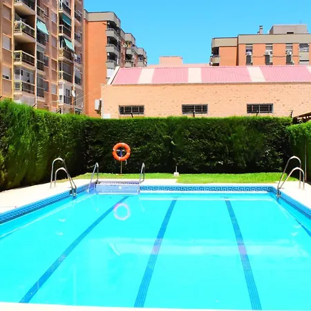 Amplio y luminoso apartamento cerca del centro y la playa con piscina y parking privado-3