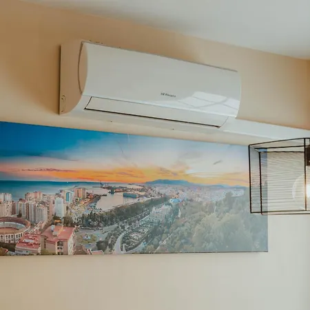 Apartamento Premium junto a la Catedral de Malaga - 3 Habitaciones, Ideal para Familias y Grupos-3