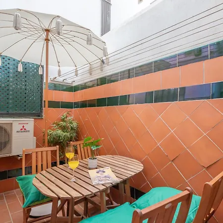 Charming 4-Bedroom Apartment In Malaga'S Historic Center-3
