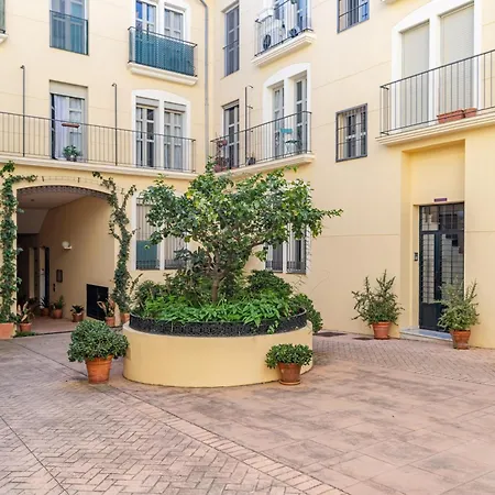 Charming 4-Bedroom Apartment In Malaga'S Historic Center-2