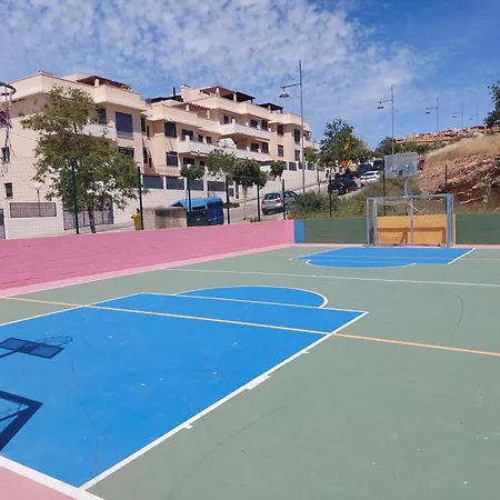 Bajo con jardin en primera línea de playa-2