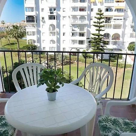 Piscina y playa en Laguna Beach Torrox-3