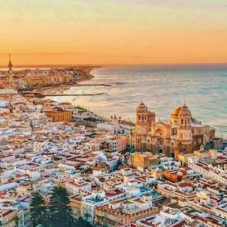 CASA NATY, Espacioso Renovado Apartamento en el Centro de Malaga-2