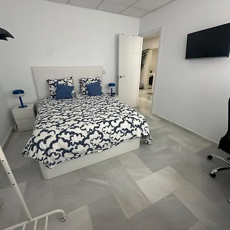 Apartamento Moderno Soho - Nuevo! En el centro y cerca de la playa!Parking gratuito!-2