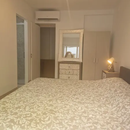 La Maison Del Mar Guest House-3