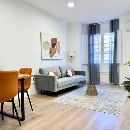 Spacious 3BD Central Málaga with 2BH&AC-2