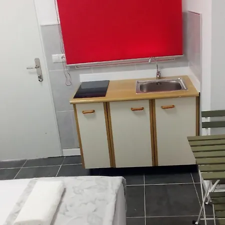 Estudio encantador cerca del carrefour rosaleda 1-2