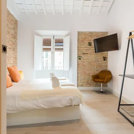 Te1A-El Teatro Brick Wall Suite Prime Location-2