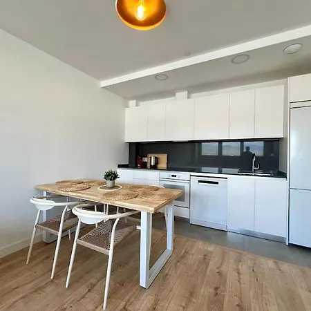 Skyline VII Pool & Coworking By Ele Apartments-3