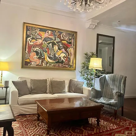 Small Stylish Room With Comfortable Queen-Size Bed In Very Large, Beautifully Decorated Shared Flat In The Historic Centre Of Malaga-3