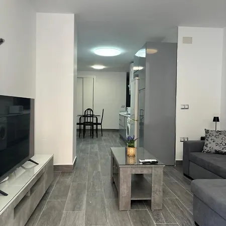 Apartamento 6 a 3 min caminando de la Estación de Bus y Tren María Zambrano 6-2