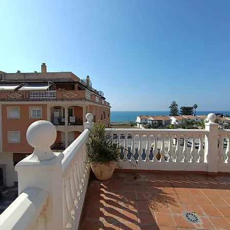 Lovely Penthouse In Front Of The Beach With Free Parking-3