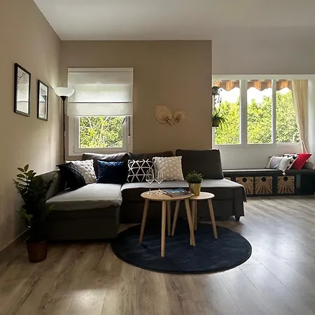 Charming Beach Apartment - Relax & Work-2
