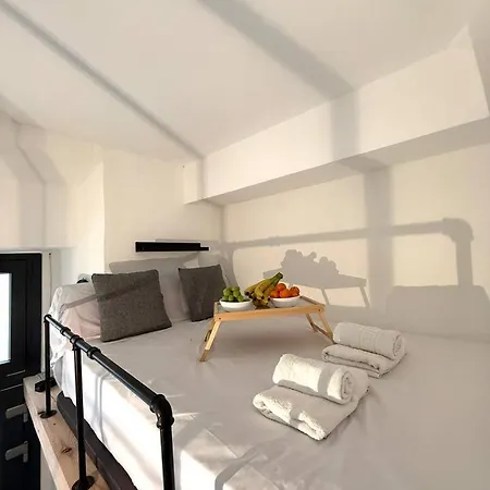 Studio In The City Center!-3