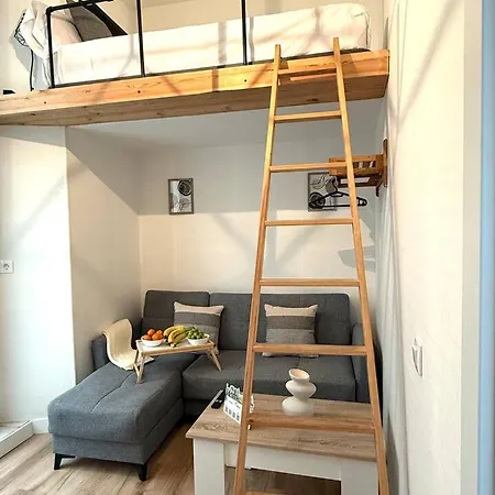 Studio In The City Center!-2