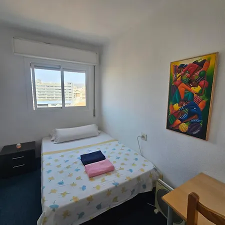 HABITACIÓN privada centro málaga cerca tren María Zambrano y playa muy buena conexión WiFi-3