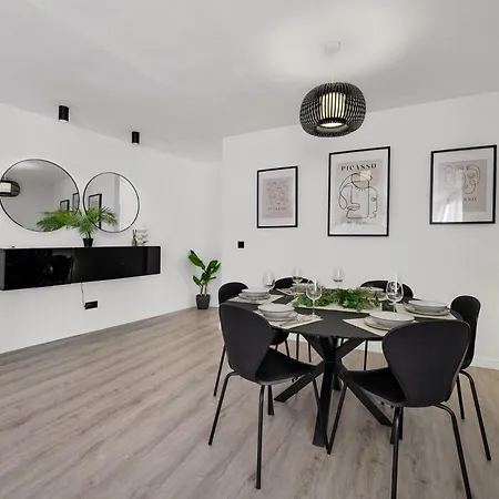 Las Flores Luxury Apartment-2