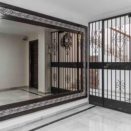 Central And Spacious Apartment With Parking On-Site-2