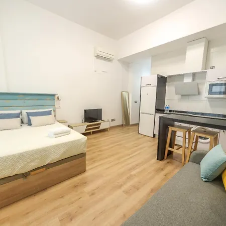 Lovely Studio In The Heart Of Malaga Free Swimming Pool-3
