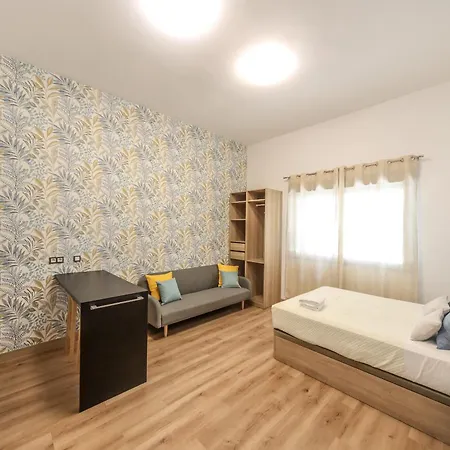 Lovely Studio In The Heart Of Malaga Free Swimming Pool-2