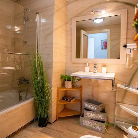 Boutique Apt Beach Walk Retreat By Turivida-3