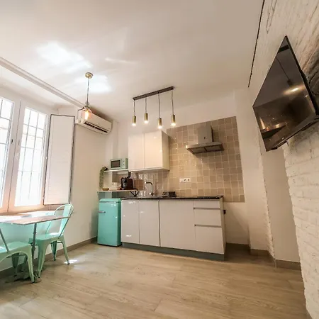 iYOURBASICS Lovely Studio Hinestrosa 23 FREE WIFI&AC-2