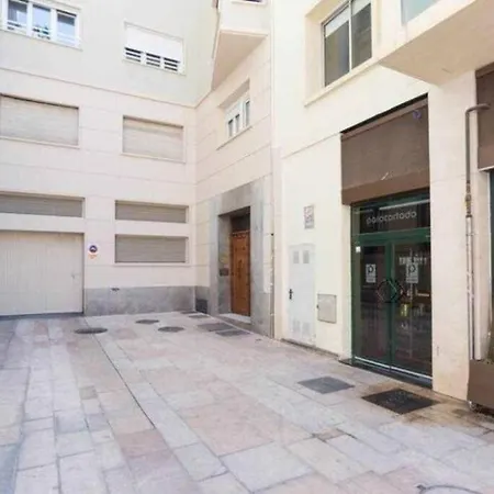 Spacious Apartment Near The Cathedral-3