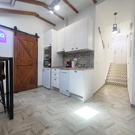 Malasaña 51, new, center, quite, breakfast included, parking on request-2