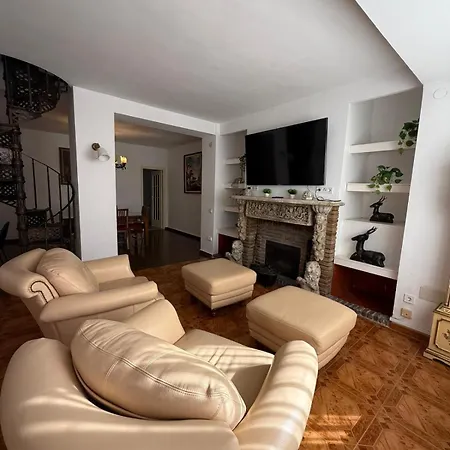Mooi En Erg Ruim Appartement Met Een Openhaard-2