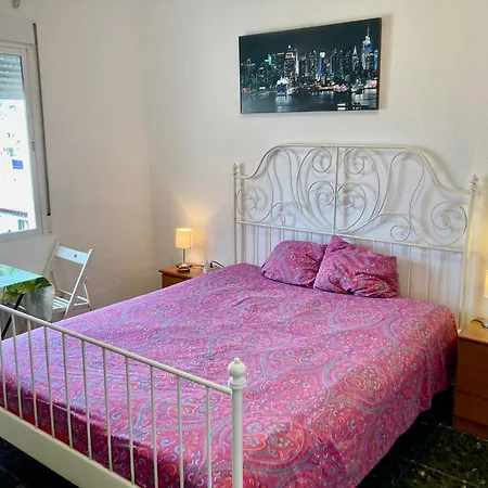 Good Energies Room in Málaga Center with Private Bathroom-3