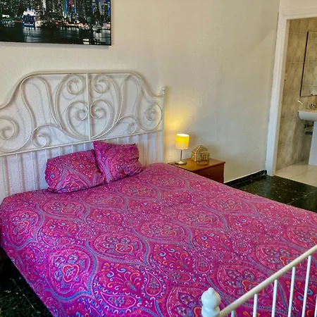 Good Energies Room in Málaga Center with Private Bathroom-2