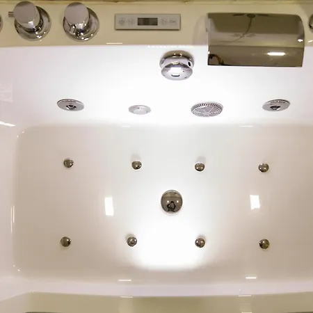 Vintage Duplex With Jacuzzi-3