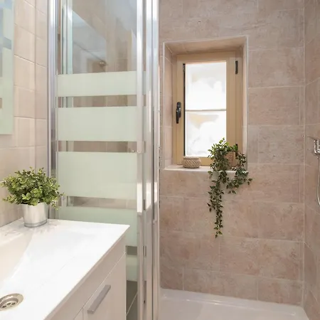 C93 - Trendy Two Bedrooms In Ollerias-2