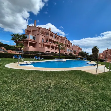 Luxurious Apartment 2 Bedroom 2 Bathroom Near Beach-3