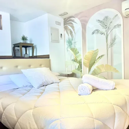 Parking, City & Pool- Costa Paradise Suites- Malaga-3