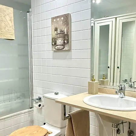 Keywise Perfect location next to María Zambrano STATION, central , beach ,pool&free Parking-3