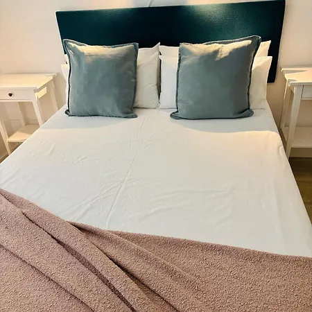 Bonito y céntrico piso con dos camas de matrimonio y free parking-2