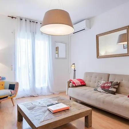 UrbanChicMalaga 3 Bedroom Spacious Quiet Historic Malaga Apt-2