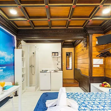 Citycenter Pirates Room, Young People Only, Solo Jovenes-3