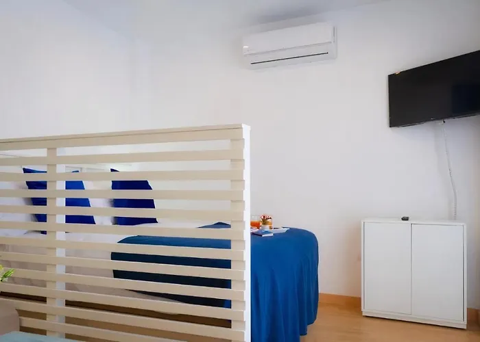 Estudio junto a Plaza Merced Málaga
