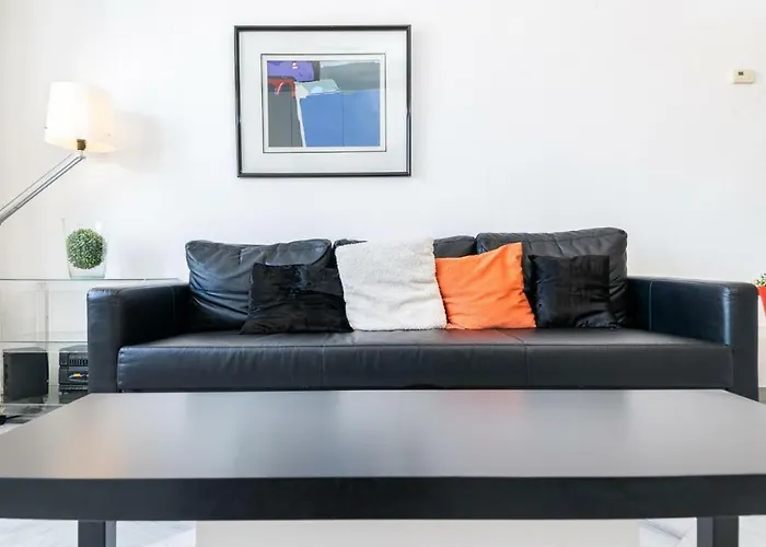 Lovely Suite With River Views And Parking Málaga
