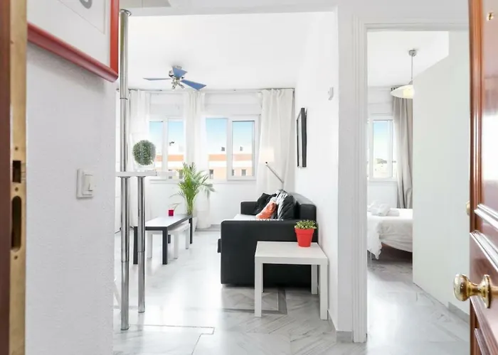 Lovely Suite With River Views And Parking Málaga