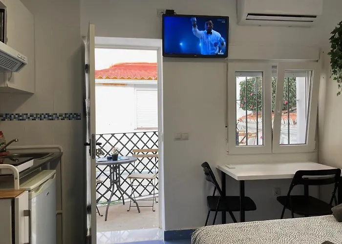 Malagueña Salerosa Apartamento - estudio con terraza En casa típica de 1 a 4 dormitorios Málaga