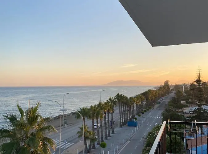 SEA VIEW APARTMENT / a primera línea de playa Málaga