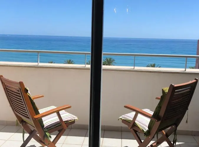 Atico Mirador Paseo Antonio Banderas primera linea de playa y piscina Málaga