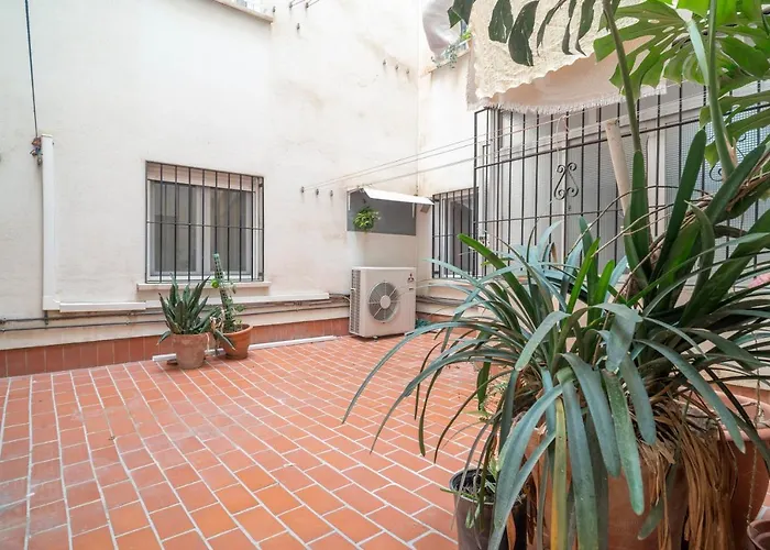 Amplio piso para disfrutar del centro de Málaga con parking gratuito