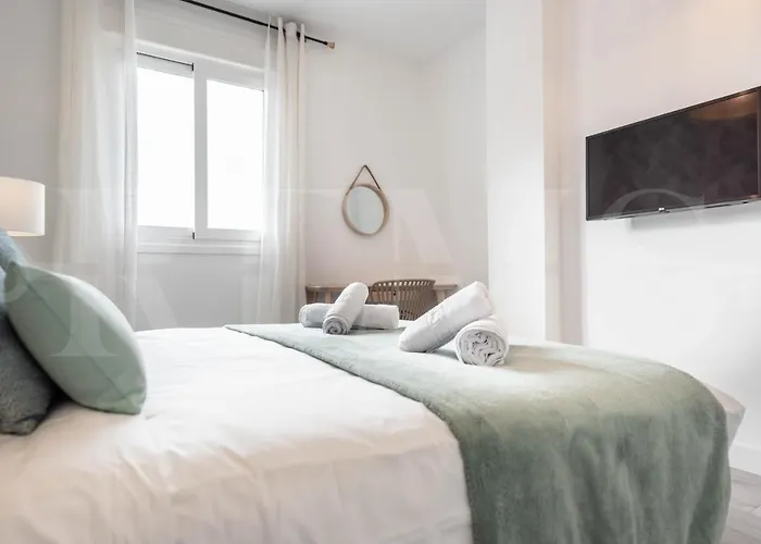 Stylish Apartments With Balcony & Parking Near The Beach By Rems Málaga