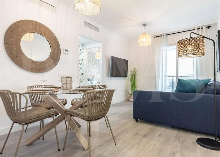 Stylish Apartments With Balcony & Parking Near The Beach By Rems Málaga